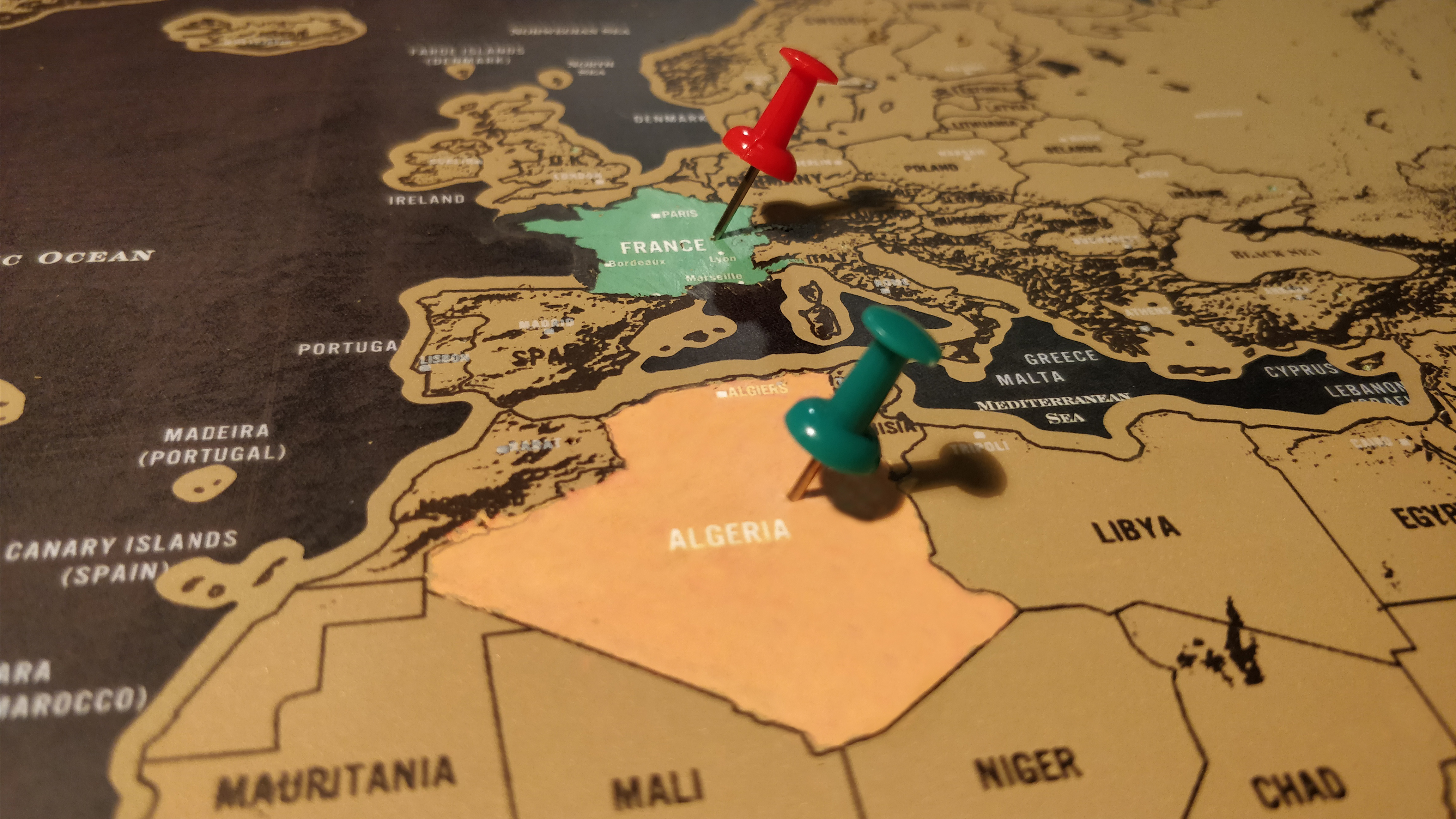 فتيل أزمة دبلوماسية تشتعل بين فرنسا والجزائر، فما مصير اتفاقية 1968؟!