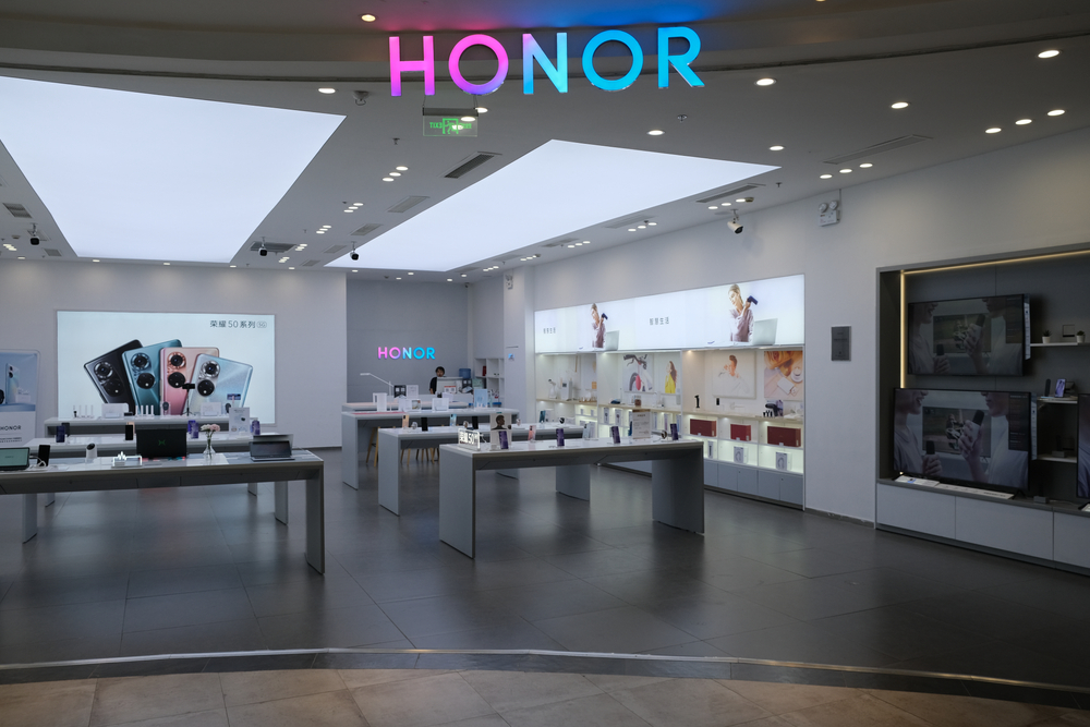Honor launches AI-Powered smartphone and laptop