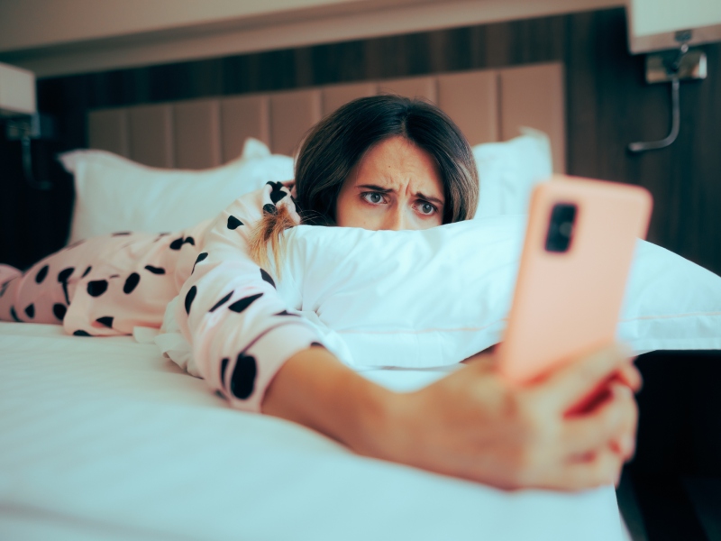 10 نصائح تساعدك على التوقف عن ملاحقة شريكك السابق