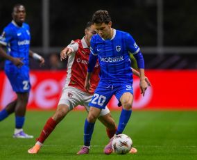 موهبة جينك على رادار تشيلسي وسط منافسة أوروبية شرسة