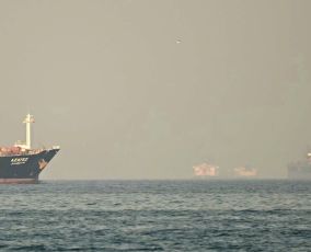 سفن في مضيق هرمز