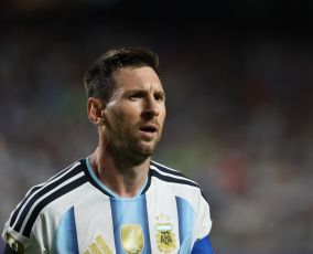الأرجنتين تطلب ارتداء القميص الأزرق أمام إنجلترا قبل نصف نهائي كأس العالم