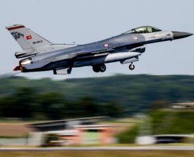 Turkish Air Force F-16 crashes during training flight in Yalova