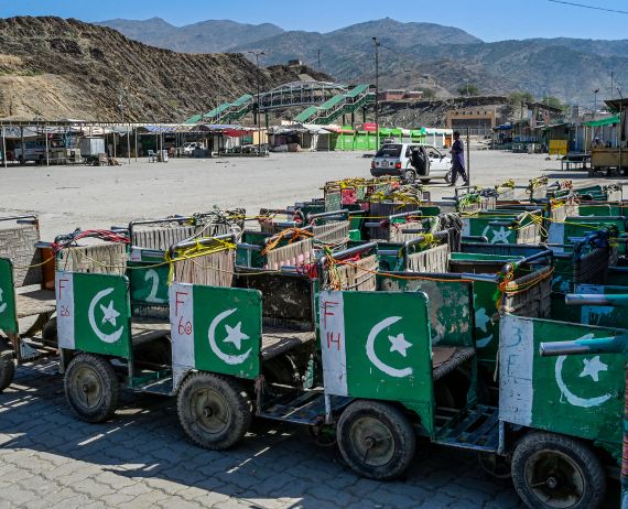 Deadly Pakistan–Afghanistan border clashes escalate, dozens killed 
