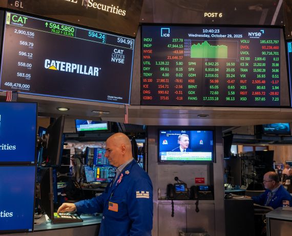 Fed cuts interest rates again to boost slowing job market