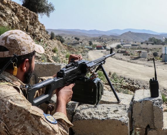   Border clashes erupt between Pakistan and Taliban forces as peace talks resume in Istanbul