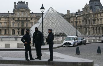 Louvre Museum