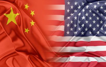 الذهب يرتفع مع تراجع الدولار وخفض الفائدة الأميركية 