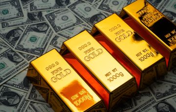 الذهب يستقر والفضة قرب مستوى قياسي