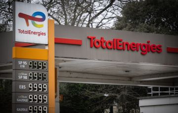 Oil hits $104, up 8% on Trump Iran blockade move