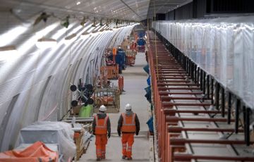 Gas leak at London’s Farringdon Station triggers evacuation and medical checks