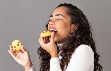 لماذا يزداد اشتهاء الحلويات؟ رسالة خفية من جسمك لا يجب تجاهلها