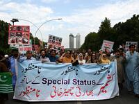 Pakistani Kashmiri people shout anti-Indian slogans during a demonstration in Islamabad on August 7, 2019. Pakistan's Prime Minister Imran Khan vowed to challenge at the UN security council India's decision to strip Kashmir of its special autonomy, a move he warned could provoke conflict in the region. AAMIR QURESHI / AFP