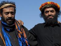 As well as making the men look and smell nicer, some of the garlands have a medicinal purpose and are used to cure headaches  (Facebook)