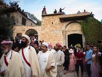 Yezidi women and men work Voluntarily to serve this holy site (Twitter)