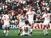 الاتحاد السوفييتي: فاز بالذهبية في مناسبتين عامي 1956 و1988
