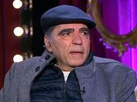 محمود الجندي: ممثل مصري مخضرم، بدأ حياته الفنية في سبعينيات القرن الماضي، شارك في العديد من الأفلام والمسلسلات والمسرحيات، واستمر في التمثيل حتى رحيله، توفي في القاهرة عن 74 عاما.