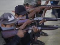 Children are tought to use weapons by the Regional Coordinator of Community Authorities (CRAC-PF) community police force at a basketball court in the village of Ayahualtempan, Guerrero State, Mexico, on January 24, 2020. The CRAC-PF vigilante group trains children as young as five so they can protect themselves from drug-related criminal groups operating in the area. Pedro PARDO / AFP