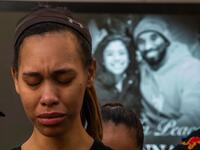 A woman cries in front of a makeshift memorial for former NBA and Los Angeles Lakers player Kobe Bryant and his daughter Gianna Bryant, who were killed with seven others in a helicopter crash on January 26, at LA Live plaza in front of Staples Center in Los Angeles on January 27, 2020. Federal investigators sifted through the wreckage of the helicopter crash that killed basketball legend Kobe Bryant and eight other people, hoping to find clues to what caused the accident that stunned the world. Apu GOMES / 