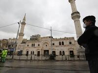 الأردن: فرضت الحكومة الأردنية حظرًا شاملًا للتجول لمدة ثلاثة أيام، بدءا من 29 من شهر رمضان وحتى ثاني أيام عيد الفطر.