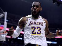 المركز الخامس: لاعب كرة السلة لوبرون جيمس وجنى 88.2 مليون دولار