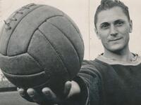 المركز الأول: التشيكي النمساوي يوسيف بيكان برصيد 805 أهداف خلال 530 مباراة