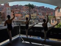 The 200 ballet students of Paraisopolis, the second largest favela in Sao Paulo, restarted rehearsals after five months with a coreography about a police operation that put their community in mourning last year. NELSON ALMEIDA / AFP