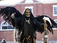 Costumed revelers walk the city streets on Halloween in Salem, Massachusetts, on October 31, 2020. Salem canceled all official Halloween events and called for the city wide shutdown of all businesses at 20h00EDT (24H00GMT) in an effort to control the spread of Covid-19 and detour tourist from visiting Salem, a favorite of Halloween fans. Joseph Prezioso / AFP