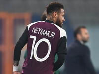 البرازيلي نيمار دا سيلفا (باريس سان جيرمان)