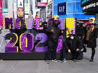 Guests attend as Times Square New Year's Eve co-organizers Times Square Alliance and Countdown Entertainment, along with presenting sponsor Planet Fitness, release multicolored confetti at Hard Rock Cafe Marquee on December 29, 2020 in New York City. Cindy Ord/Getty Images/AFP Cindy Ord / GETTY IMAGES NORTH AMERICA / Getty Images via AFP