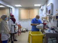 A national centre for prostheses, being established in Misrata, already has a patient waiting list of more than 3,000 amputees, and its director hopes to be able in 5 years "to provide prostheses to all amputees in Libya". Mahmud TURKIA / AFP