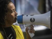 A Mexican activist takes part in a protest in front of the British embassy to demand the freedom of Wikileaks founder Julian Assange, in Mexico City, on January 4, 2021. After British justice denied the US extradition request, Mexican president Andres Manuel Lopez Obrador offered political asylum to Assange. Pedro PARDO / AFP