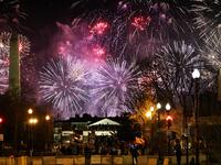 Fireworks go off over the National Mall during the inauguration of President Joe Biden on January 20, 2021 in Washington, DC. Michael M. Santiago / GETTY IMAGES NORTH AMERICA / Getty Images via AFP