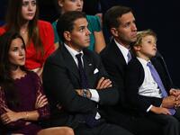 تعيش حياة أقل علنية من شقيقيها "هانتر" و"بو" الذي توفي في عام 2015 بعد إصابته بسرطان في الدماغ.