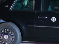 يتم تجهيز السيارة بعجلات مقاومة للثقوب وإطارات فولاذية.