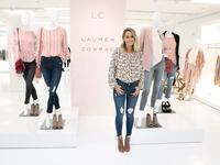 في عام 2009، أطلقت نجمة التلفزيون الواقع "لورين كونراد" علامة تجارية تحمل اسمها بالتعاون مع متجر Kohl، والتي تضم ملابس ومجوهرات بالإضافة الى الإكسسوارات.