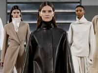 انشأت التوأم "ماري كيت" و"آشلي أولسن" خط أزياء قبل نحو  10 سنوات يحمل اسم The Row والتي اشتهرت بخياطتها الفريدة وتصاميمها الأنيقة.