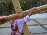 An actor reenacts the Passion of the Christ in Iztapalapa neighbourhood in eastern Mexico City on April 2, 2021, as the Holy Week Good Friday 