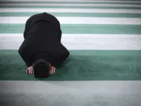 فضلها: أخبرنا الله تعالى في اللوح المحفوظ أن "ليلة القدر خير من ألف شهر"، ومن أدركها فهو ذو حظ عظيم، فكم من سعيد في هذه الدنيا قد نال سعادته بفضل دعائه في هذه الليلة المباركة، التي تعد أفضل الليالي.