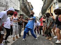 Cuban dance troupe Datway becomes popular 