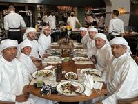 The Maine Land Brasserie: لطالما كان هذا المطعم هو المفضل لدى عشاق المأكولات البحرية وشرائح اللحم اللذيذة، وزاره الشيخ حمدان مؤخرًا وتناولوا أطباق من اللحوم المطبوخة بشكل مثالي وأطباق جانبية من كرنب بروكسل والهليون. يقع في براسيري مين لاند، هاتف (04) 577 6680.
