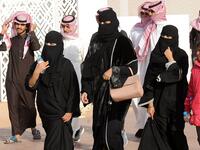 يعاقب المتحرش بالسجن مدة لا تزيد على سنتين، وبغرامة مالية لا تزيد على مائة ألف ريال، أو بإحدى هاتين العقوبتين؛ كل من ارتكب جريمة تحرش.