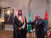 الورود والأمراء: كان في استقبال الأمير محمد بن سلمان، إلى جانب الملك عبدالله وولي عهده، العديد من الأمراء أبرزهم الأمير هاشم بن الحسين والأمير فيصل بن الحسين والأمير راشد بن الحسن.