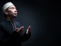دعاء لأبي المتوفي في يوم عرفة «اللهم ارحم أبي الفقيد واغفر له، وتقبل دعائي له»