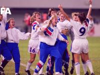 النسخة الأولى: توّج المنتخب الأمريكي بلقب كأس العالم للسيدات 1991 بعد فوزه على المنتخب النروجي بنتيجة 1-2 في البطولة التي أقيمت في الصين.