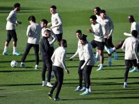 Paris Saint-Germain's players take part in a training session in Poissy, west of Paris, on October 24, 2023, on the eve of their UEFA Champions League football match against Milan AC. (Photo by FRANCK FIFE / AFP)
