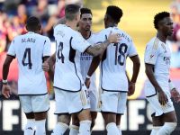 Real Madrid's English midfielder #5 Jude Bellingham (C) celebrates scoring the equalizing goal during the Spanish league football match between FC Barcelona and Real Madrid CF at the Estadi Olimpic Lluis Companys in Barcelona on October 28, 2023. (Photo by LLUIS GENE / AFP)