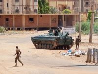 في أبريل 2023، اندلعت اشتباكات عنيفة في السودان، بين الجيش السوداني بقيادة عبدالفتاح البرهان وقوات الدعم السريع بقيادة محمد حمدان دقلو (حميدتي). وعم الاقتتال أنحاء مختلفة من البلاد، نجم عنها حتى الآن مقتل نحو 12 ألفاً.