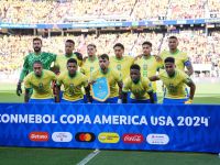 The Brazil starting squad poses prior to the CONMEBOL Copa America 2024 Group D match between Brazil and Colombia at Levi's Stadium on July 02, 2024 in Santa Clara, California. Thearon W. Henderson/Getty Images/AFP (Photo by Thearon W. Henderson / GETTY IMAGES NORTH AMERICA / Getty Images via AFP)