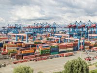 Massive explosion and fire rip through Hamburg port warehouse